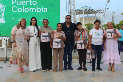 Más de mil madres conmemoraron su mes en la Plaza Francisco Javier Cisneros de Puerto Colombia